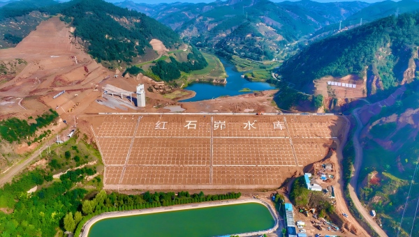 子长县红石峁水库大坝工程.jpg