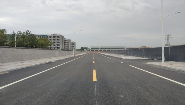 草滩八路西侧规划路（滨河大道南侧规划路-尚稷路）